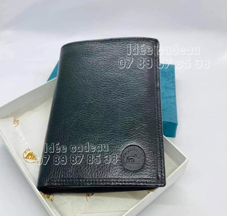 PORTE FEUILLE 100% CUIR