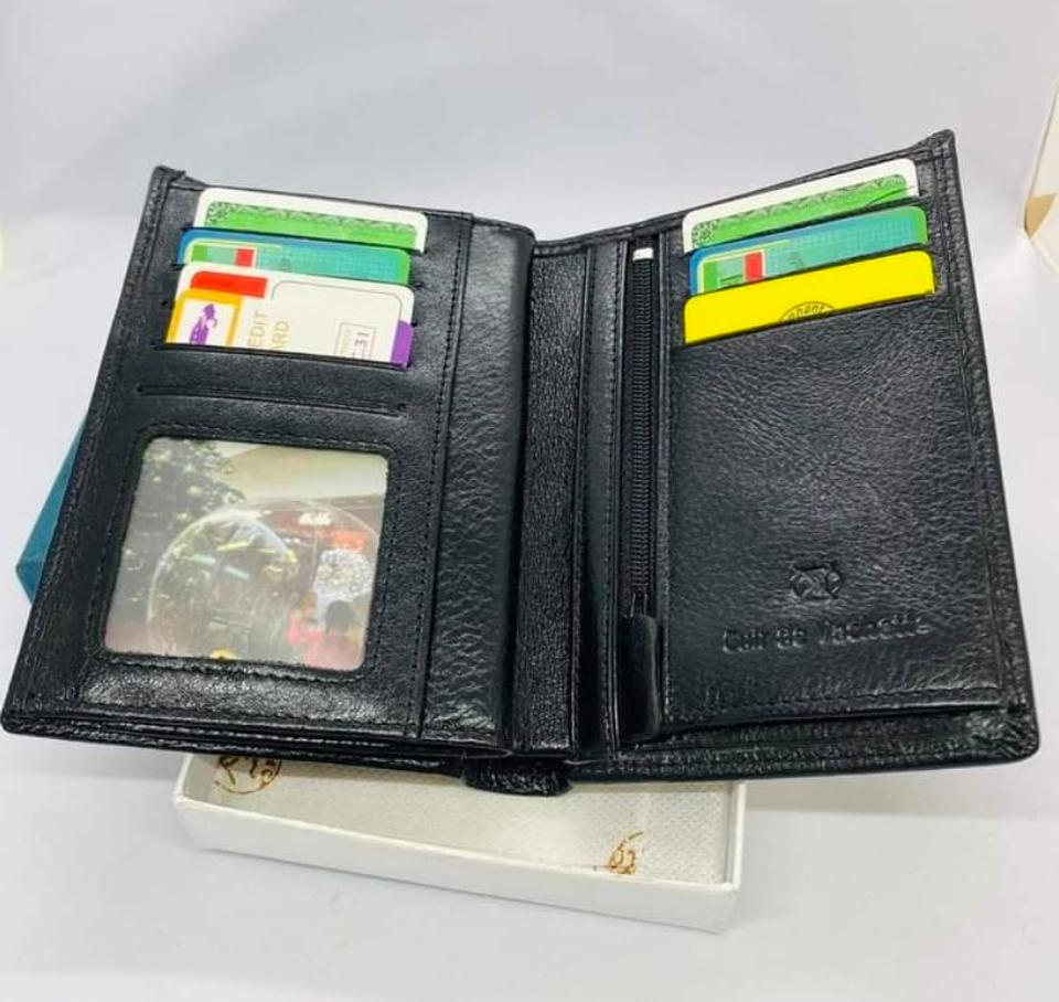 PORTE FEUILLE 100% CUIR