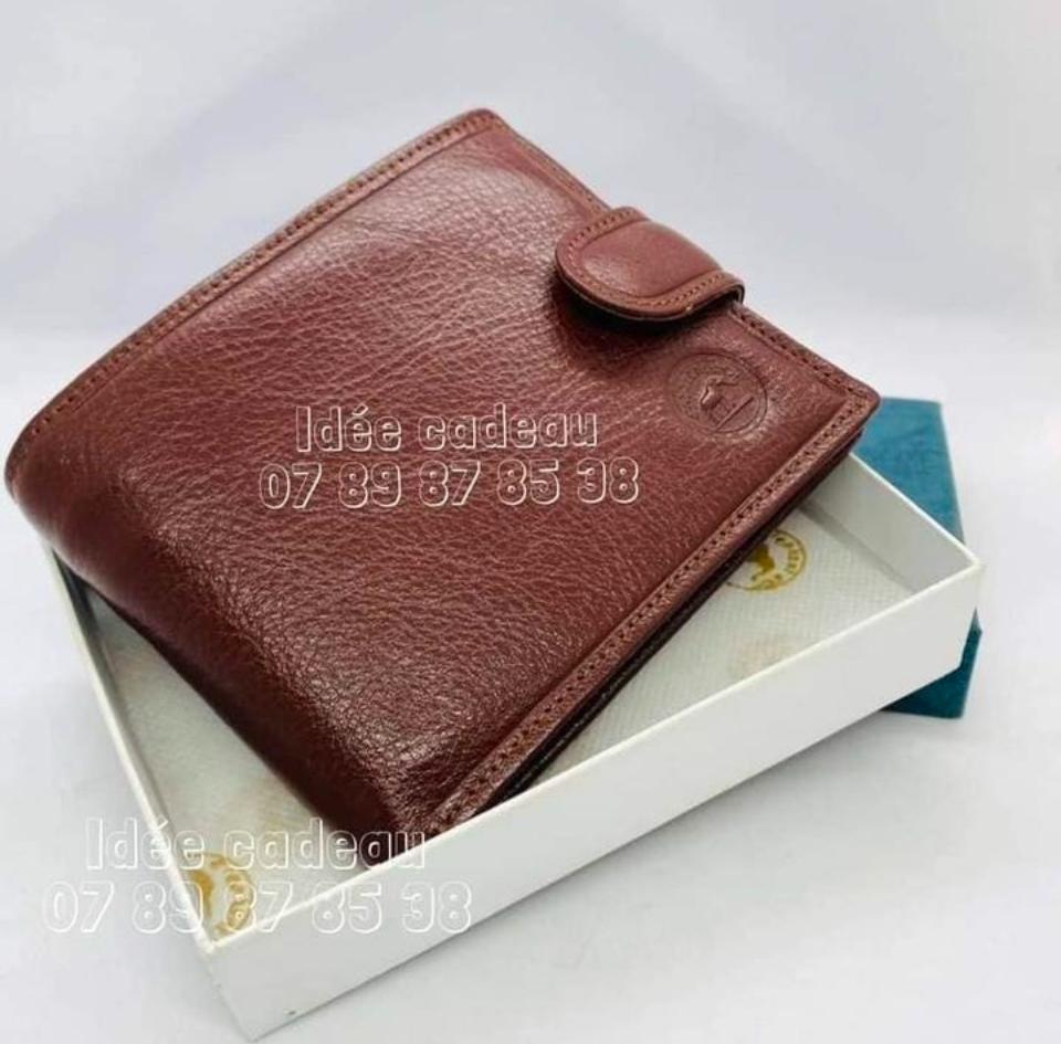 PORTE FEUILLE 100% CUIR
